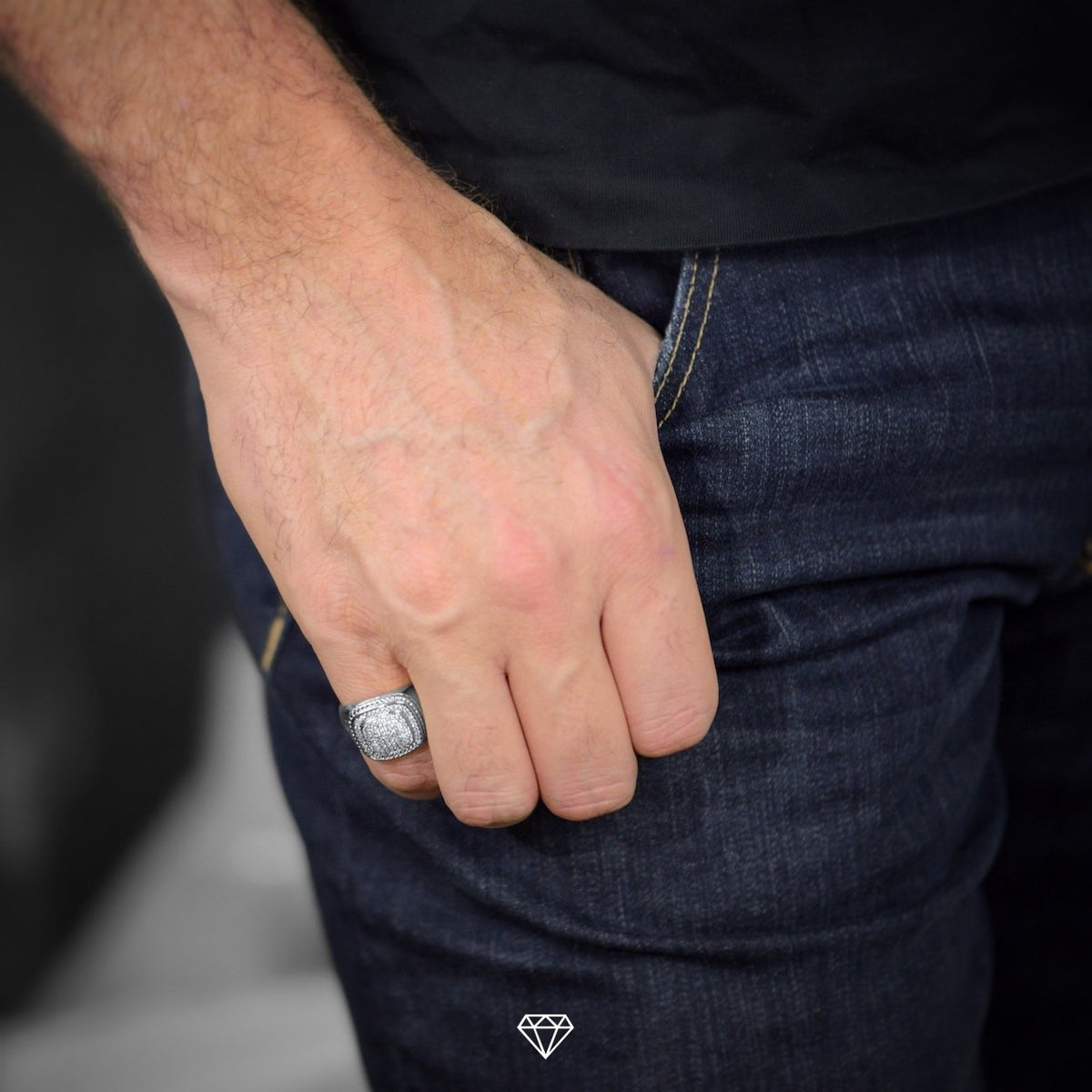 DIAMOND RING IN WHITE GOLD