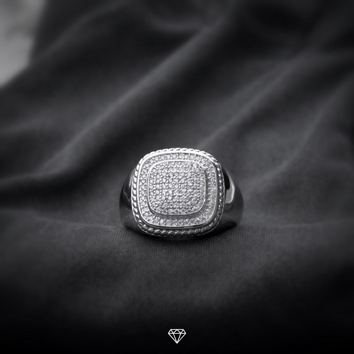 DIAMOND RING IN WHITE GOLD