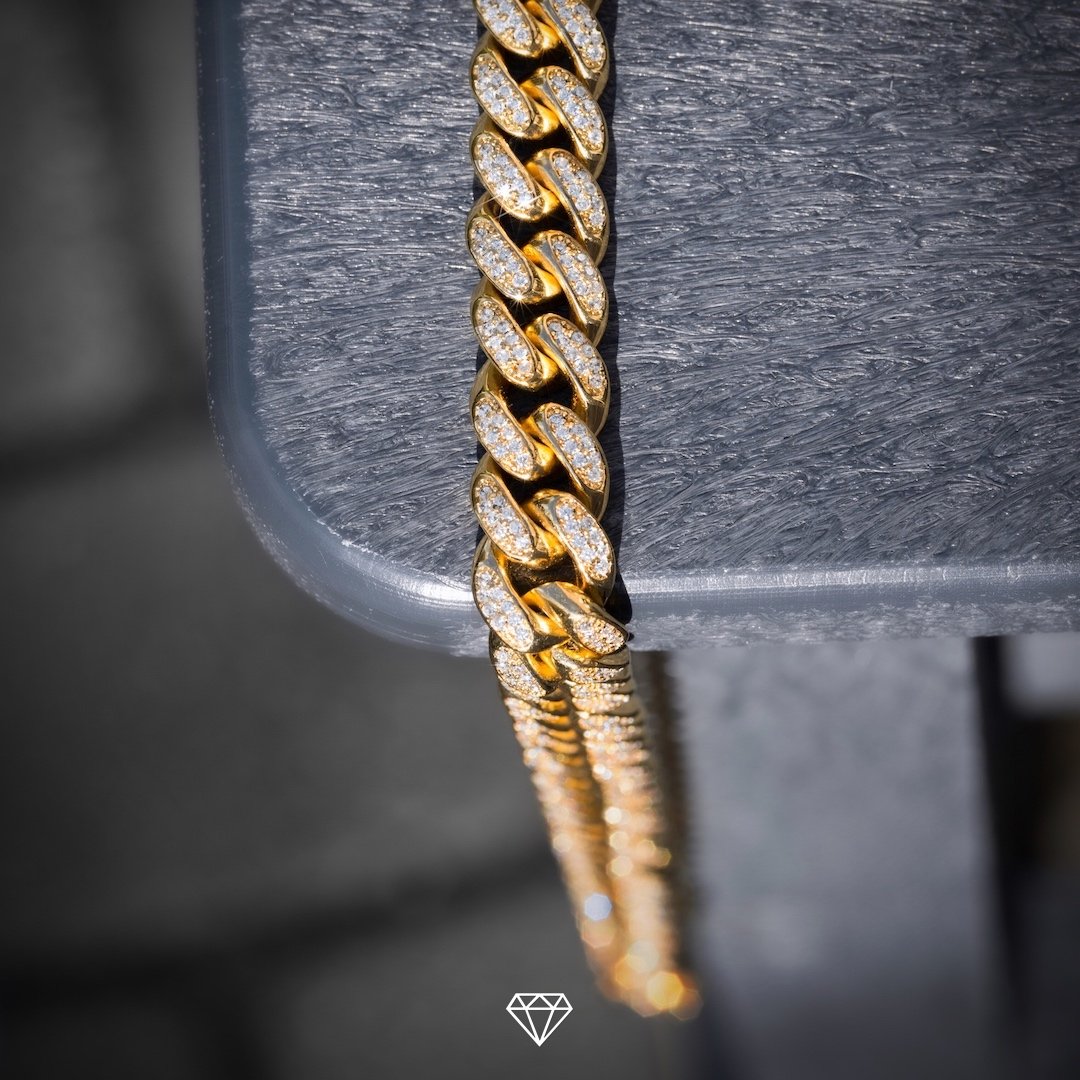 DIAMOND CUBAN CHAIN IN YELLOW GOLD