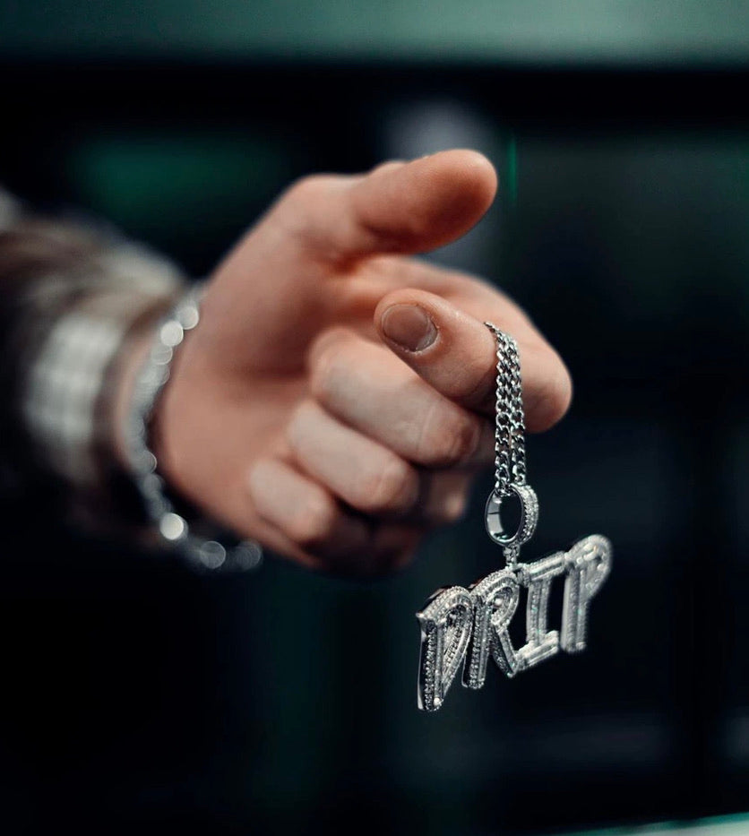 CUSTOM BAGUETTE NAME NECKLACE